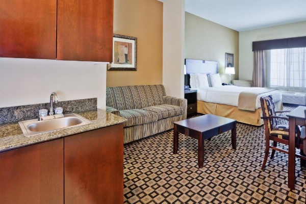 Holiday Inn Express & Suites Clovis image 14