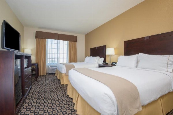 Holiday Inn Express & Suites Clovis image 23